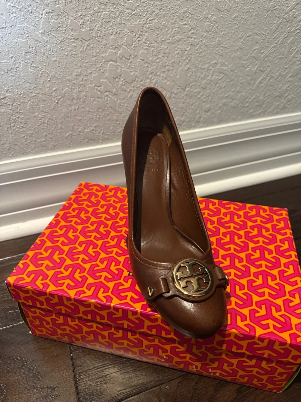 Tory Burch Brown Leather Logo Cap-Toe Heels